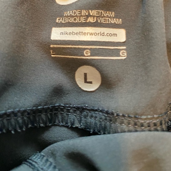 Mens gray Nike Shorts - Picture 2 of 3